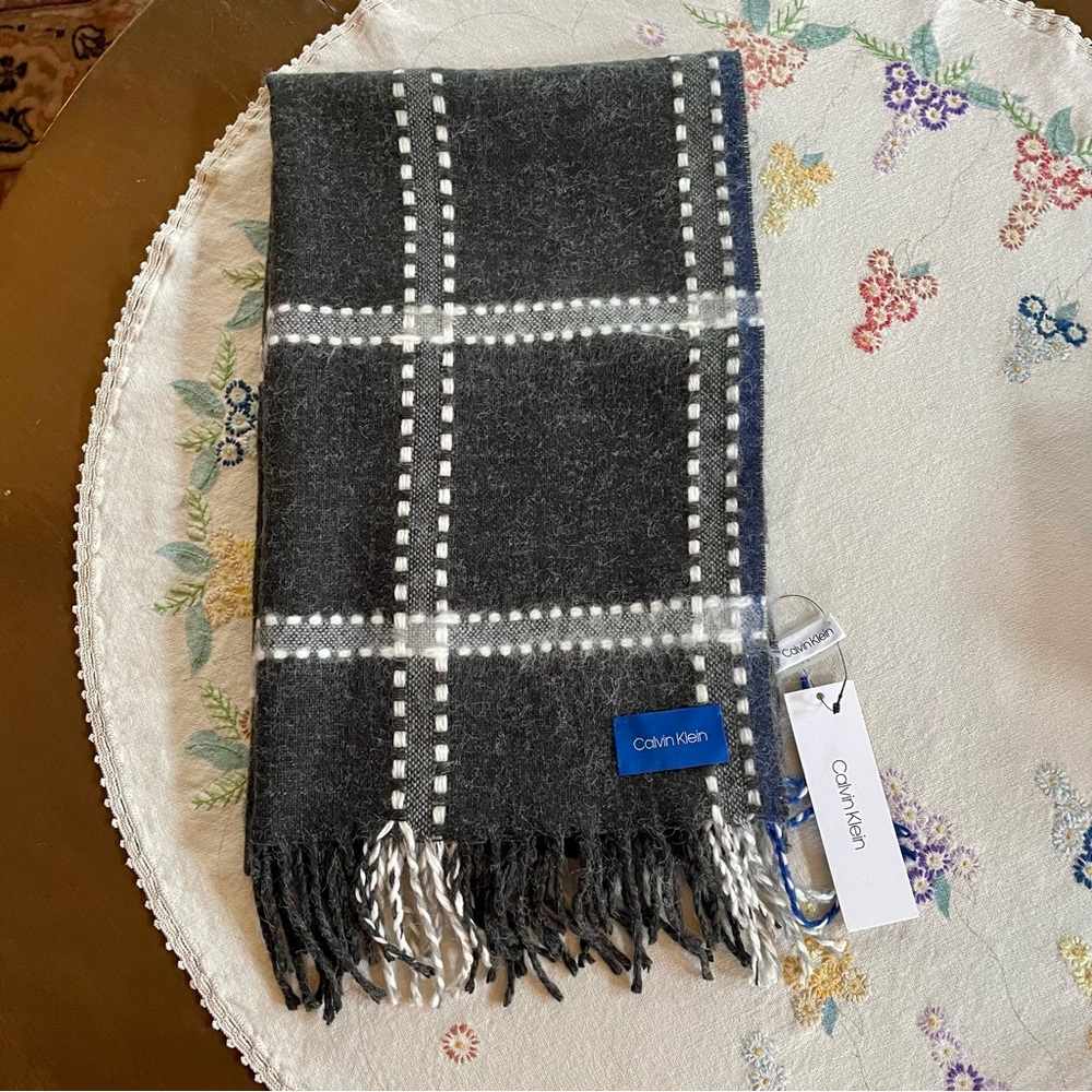 Calvin Klein Oversized Plaid Shawl/Wrap/Scarf. Charcoal Gray, White, Blue. 72x21 - Picture 2 of 16